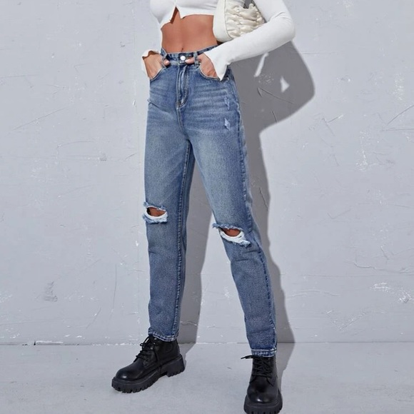 5/20$ Shein Medium Wash Ripped Jeans - Picture 3 of 7